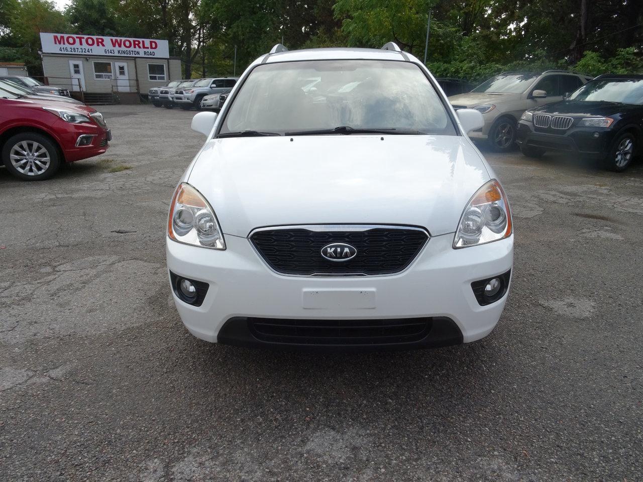2011 Kia Rondo Base - Photo #3