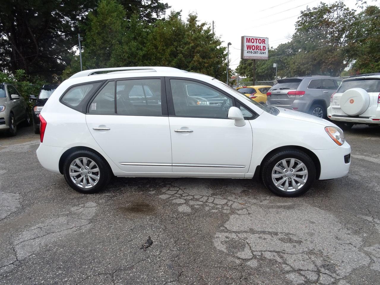 2011 Kia Rondo Base - Photo #5