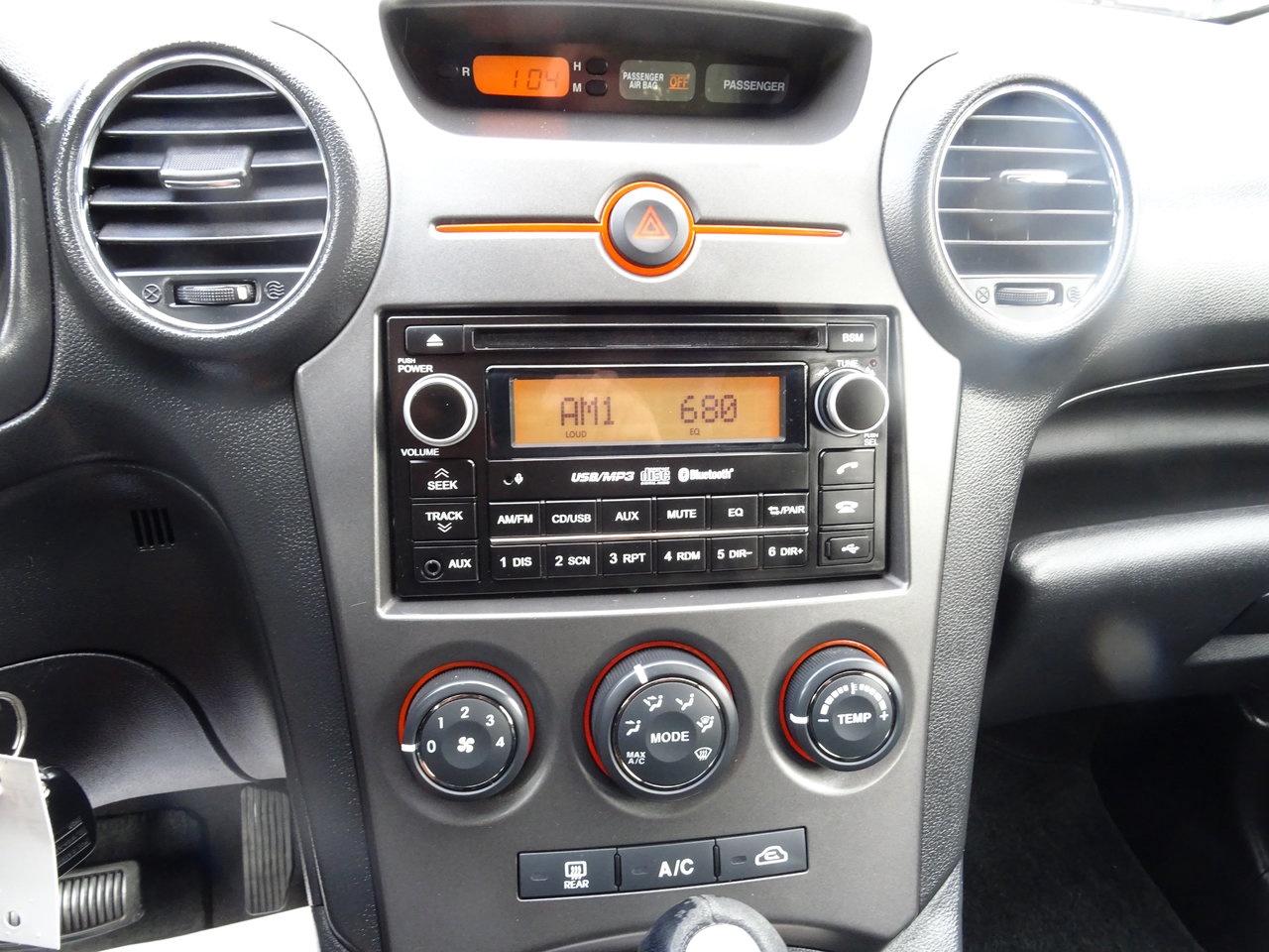 2011 Kia Rondo Base - Photo #13