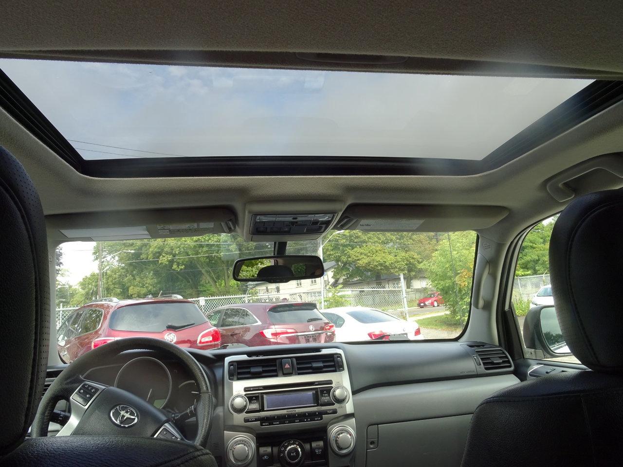 2011 Toyota 4Runner SR5 - Photo #14
