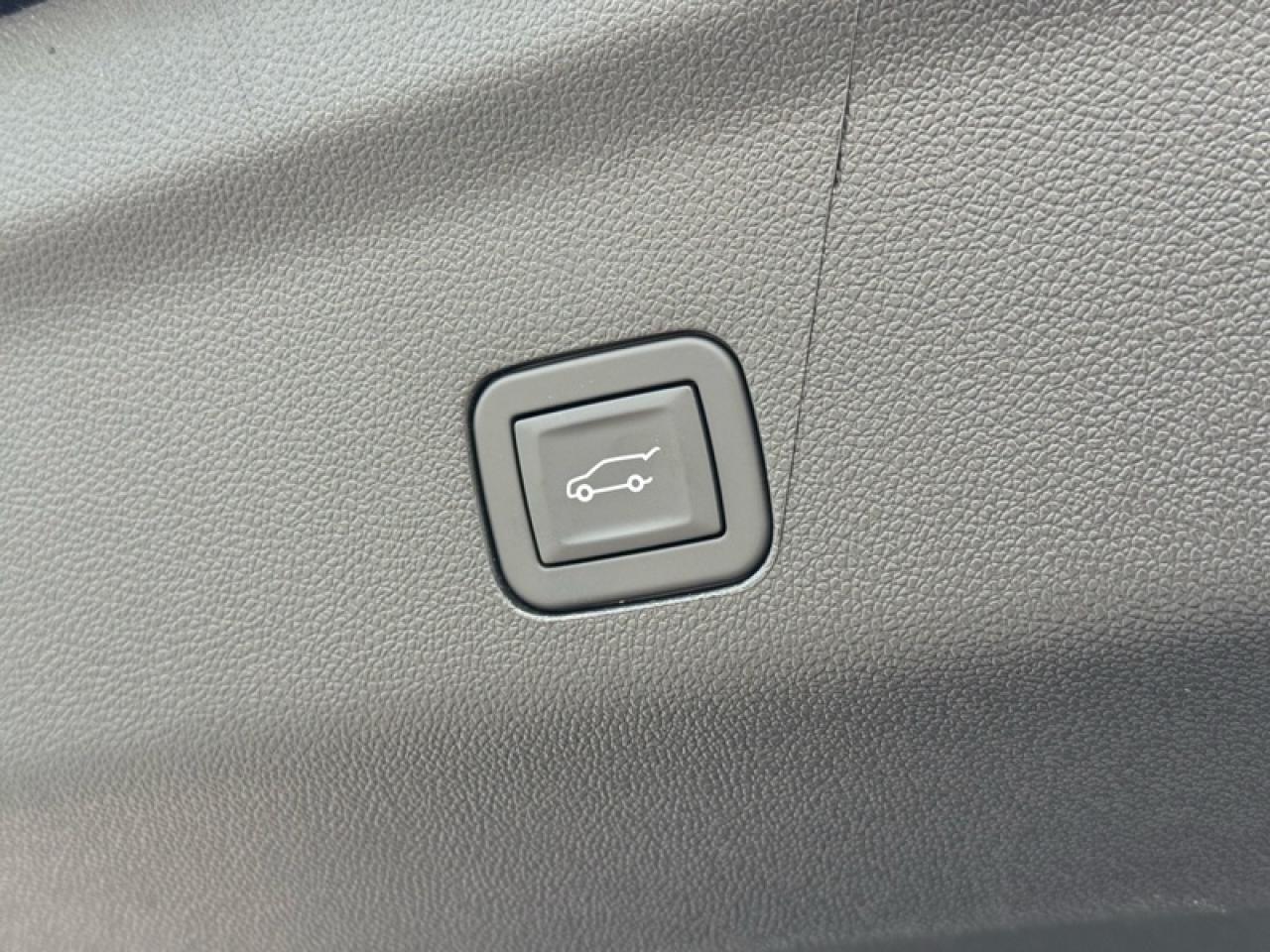 2026 GMC Yukon Denali Photo