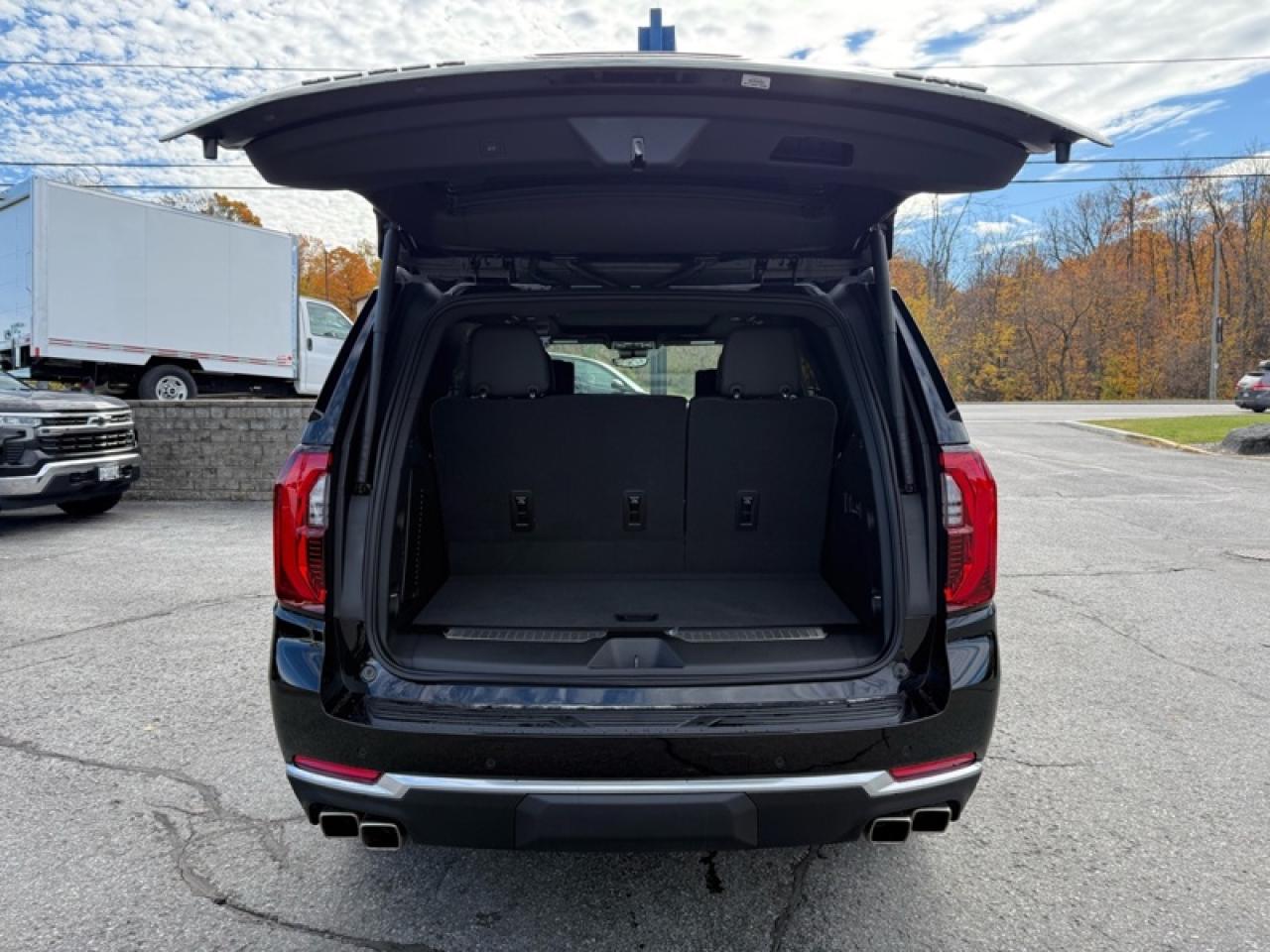 2026 GMC Yukon Denali Photo4