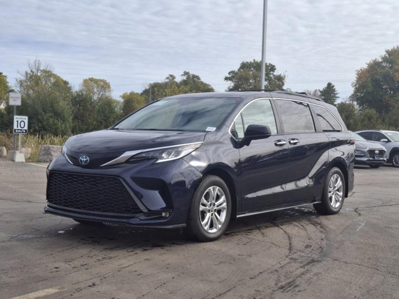 Used 2022 Toyota Sienna XSE Tech AWD | Entertainment Screen | Leather | Sunroof | Adaptive Cruise | CarPlay and More ! for sale in Guelph, ON