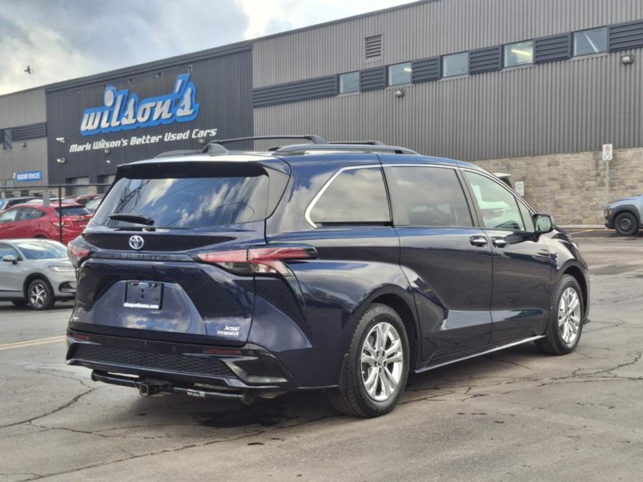 2022 Toyota Sienna XSE Tech AWD | Entertainment Screen | Leather | Sunroof | Adaptive Cruise | CarPlay and More ! Photo4
