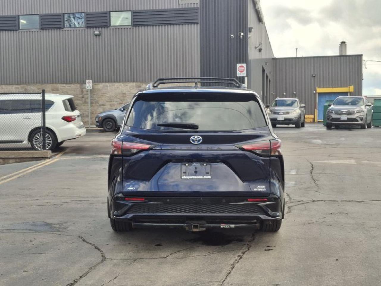 2022 Toyota Sienna XSE Tech AWD | Entertainment Screen | Leather | Sunroof | Adaptive Cruise | CarPlay and More ! Photo3