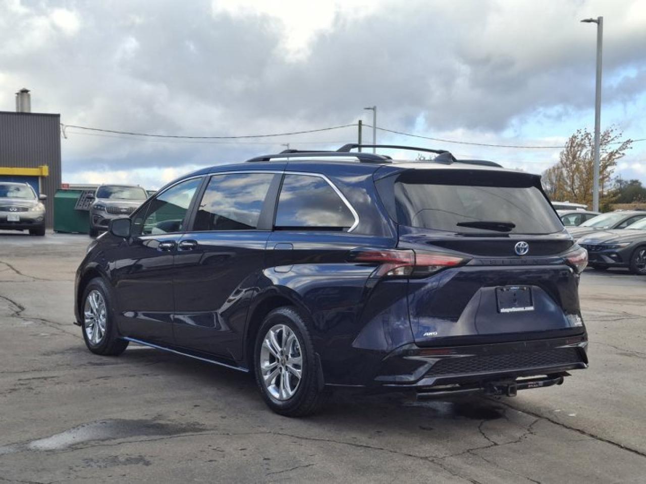 2022 Toyota Sienna XSE Tech AWD | Entertainment Screen | Leather | Sunroof | Adaptive Cruise | CarPlay and More ! Photo2