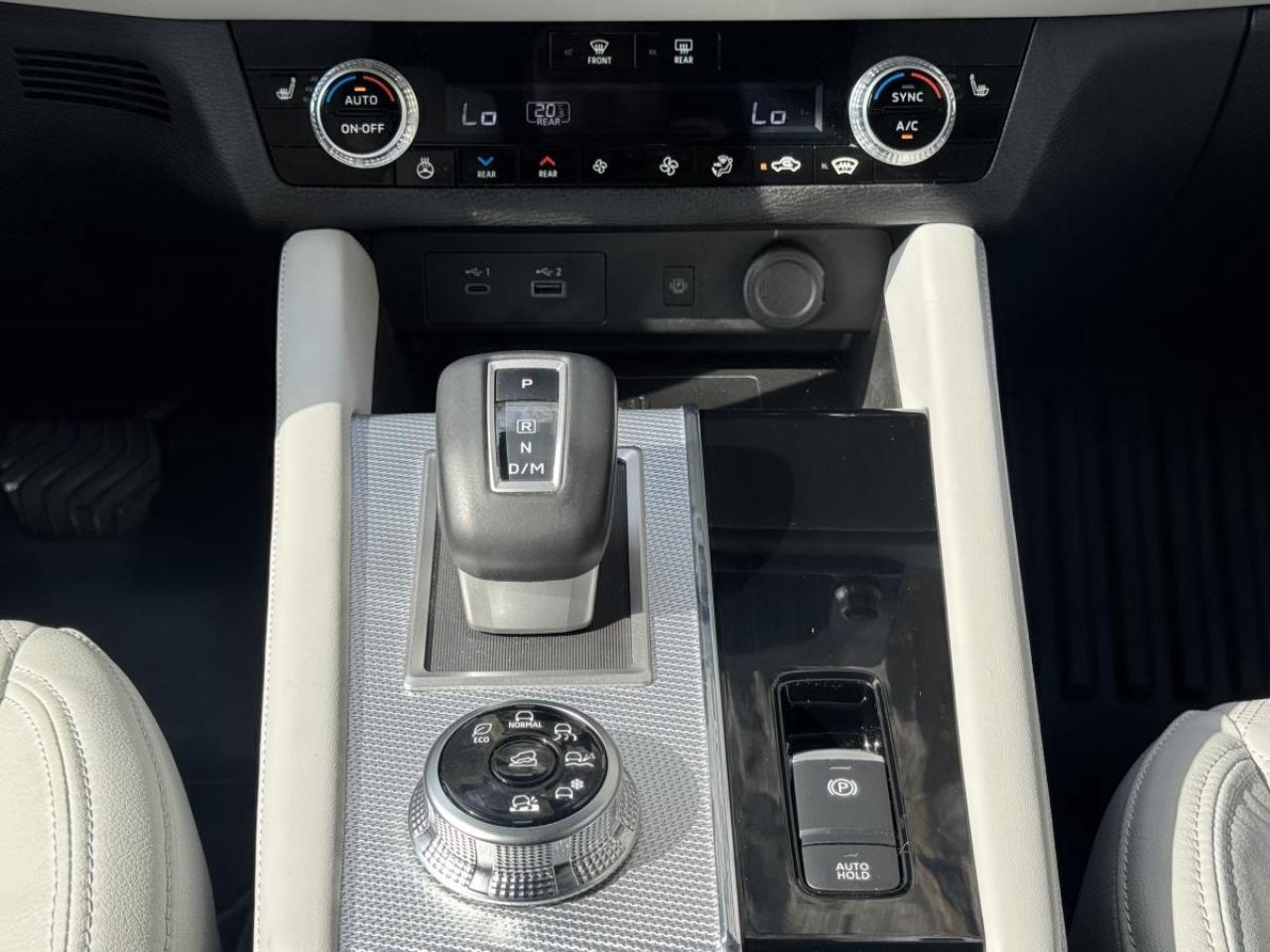 2023 Mitsubishi Outlander GT S-AWC Photo