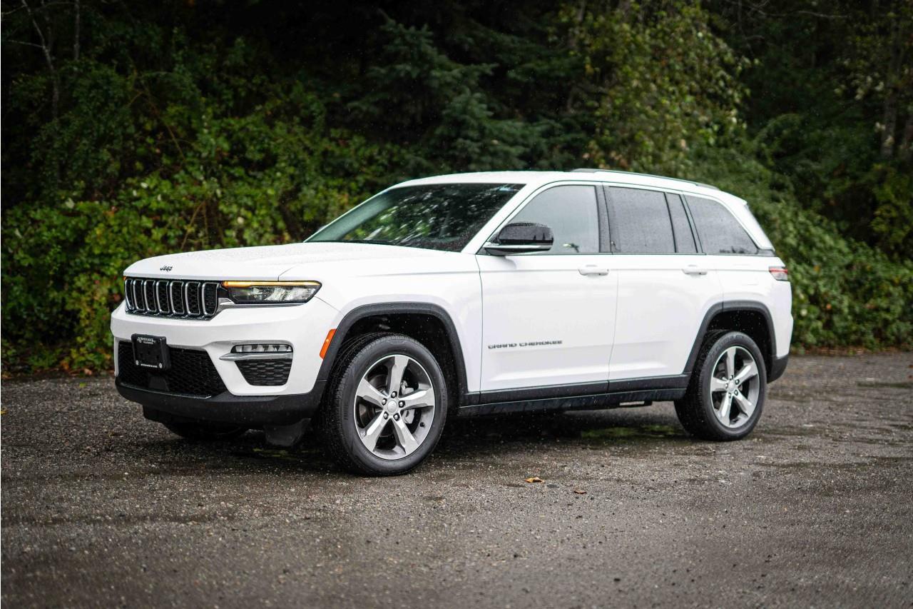 Used 2022 Jeep Grand Cherokee Limited *navigation*leather interior*no accidents* for sale in Surrey, BC