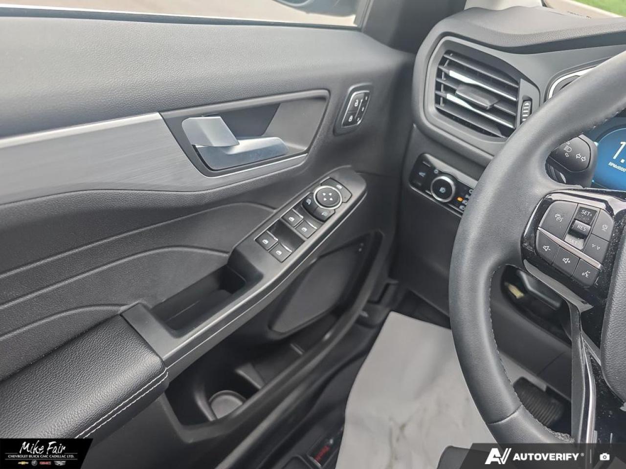 2023 Ford Escape Platinum Panoramic Roof, Tow Pkg, Vent/Htd Seats, 360 Camera Photo