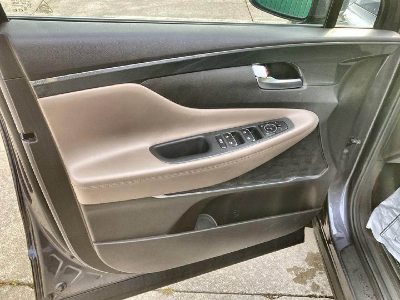 2022 Hyundai Santa Fe Hybrid Preferred w/Trend Package AWD Photo