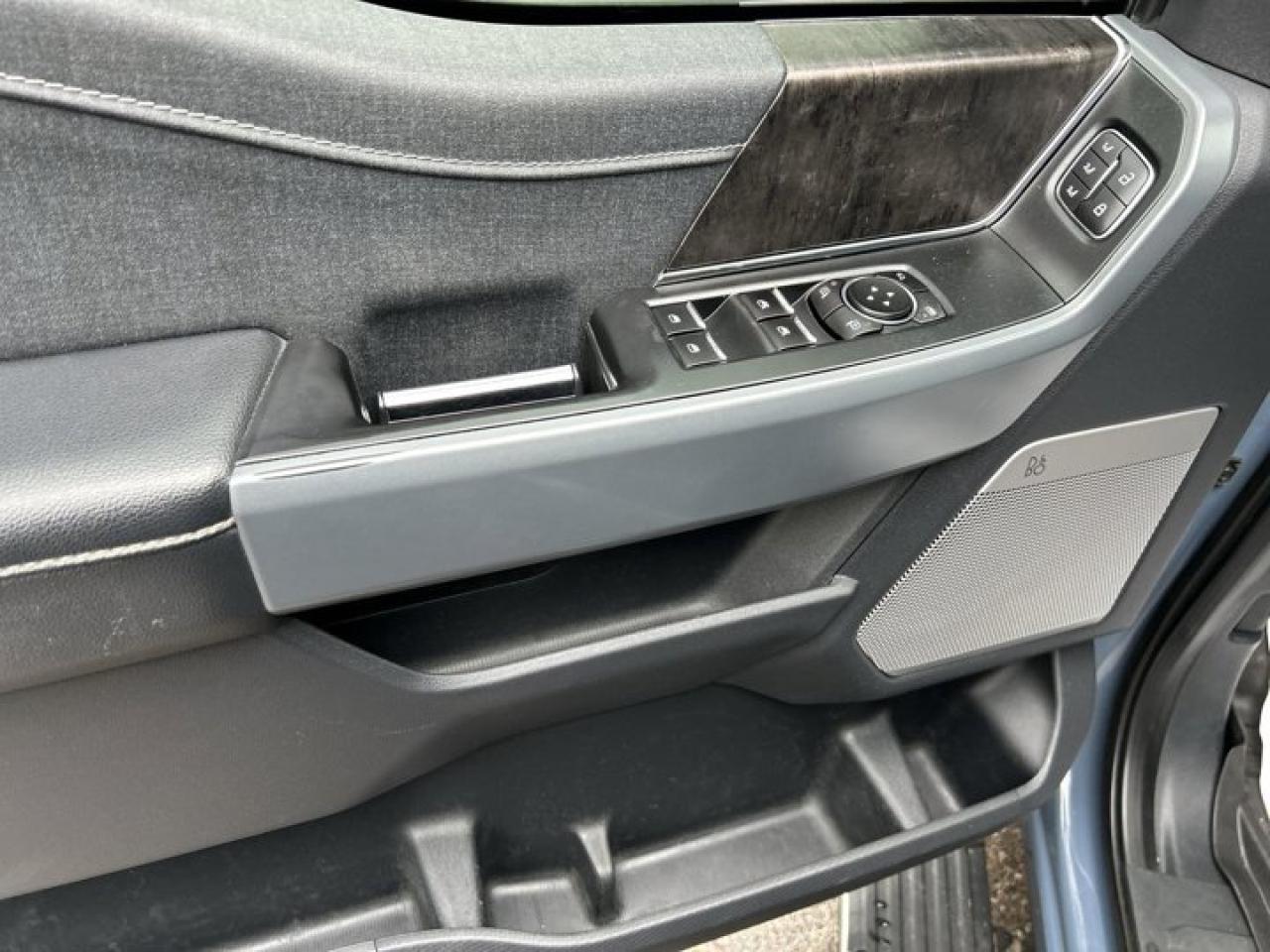 2023 Ford F-150 Lariat 4WD | Max Trailer Tow Package | Power Tailgate | Power Running Boards | Photo