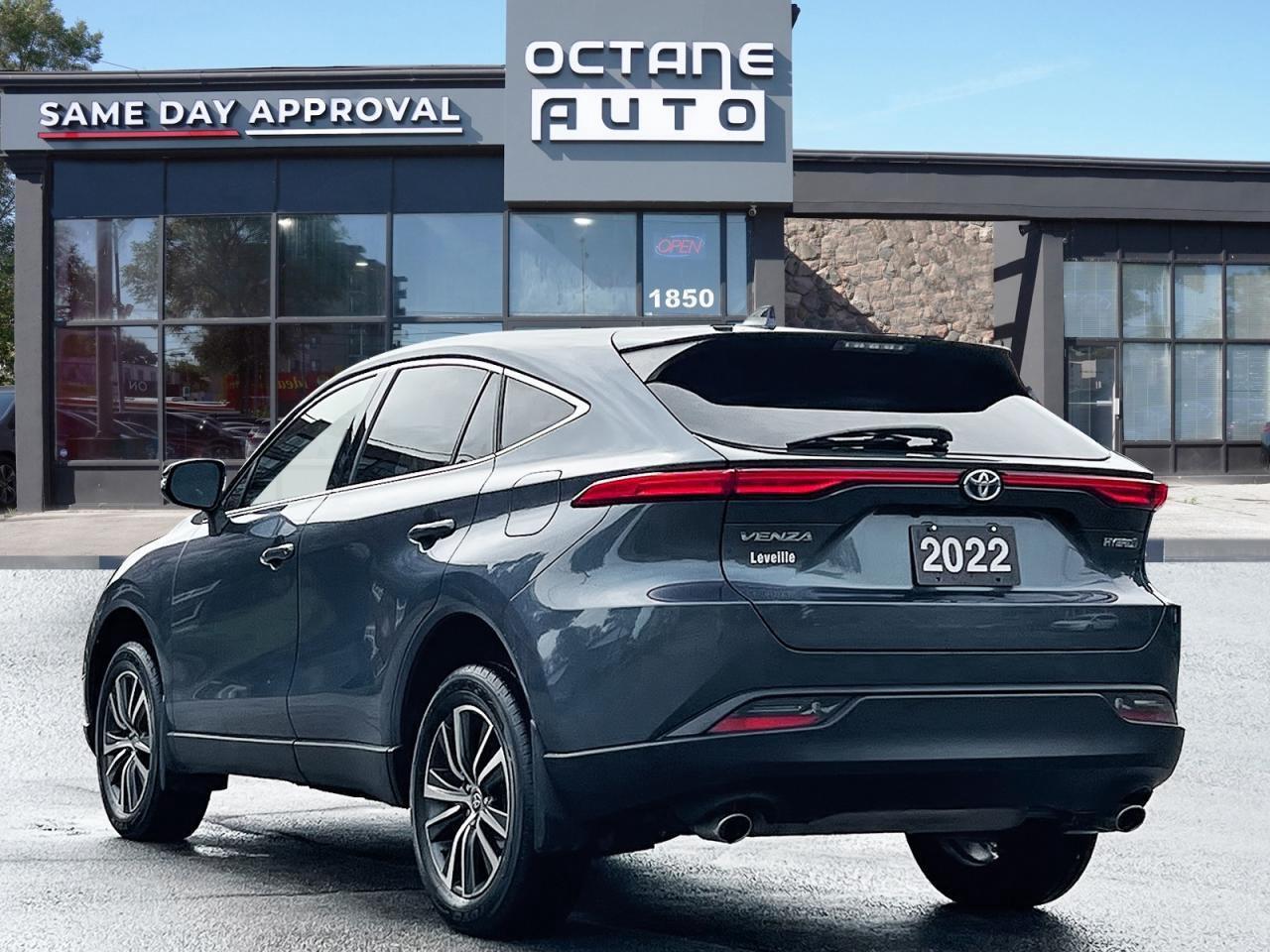 2022 Toyota Venza LE AWD Photo3