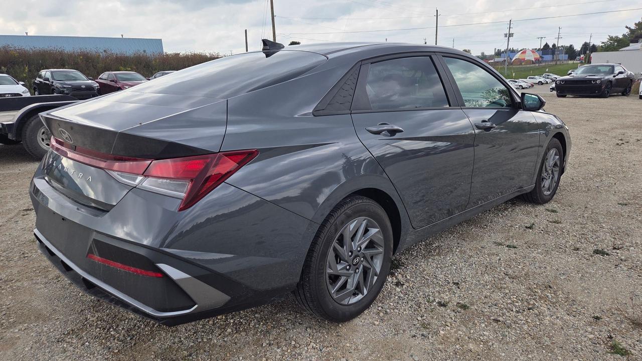 2024 Hyundai Elantra Preferred Photo4