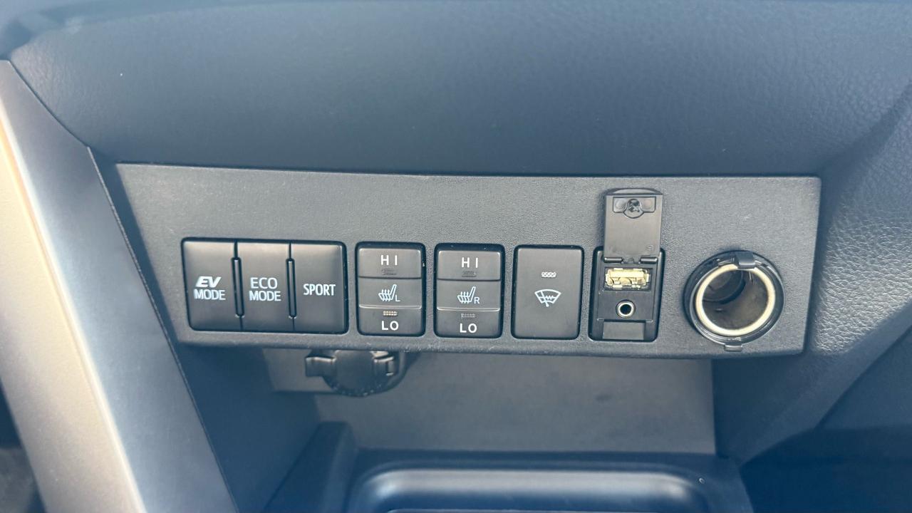 2017 Toyota RAV4 LIMITED  - Photo #16