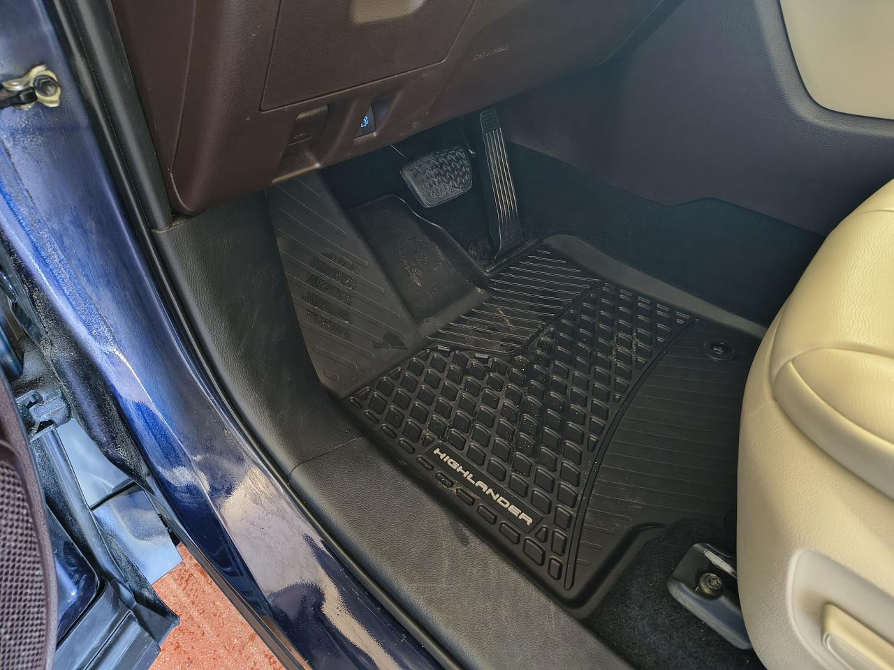 2021 Toyota Highlander XLE Photo0