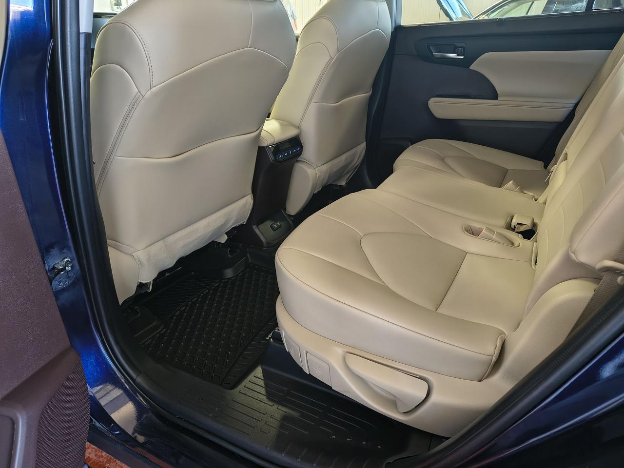2021 Toyota Highlander XLE Photo0