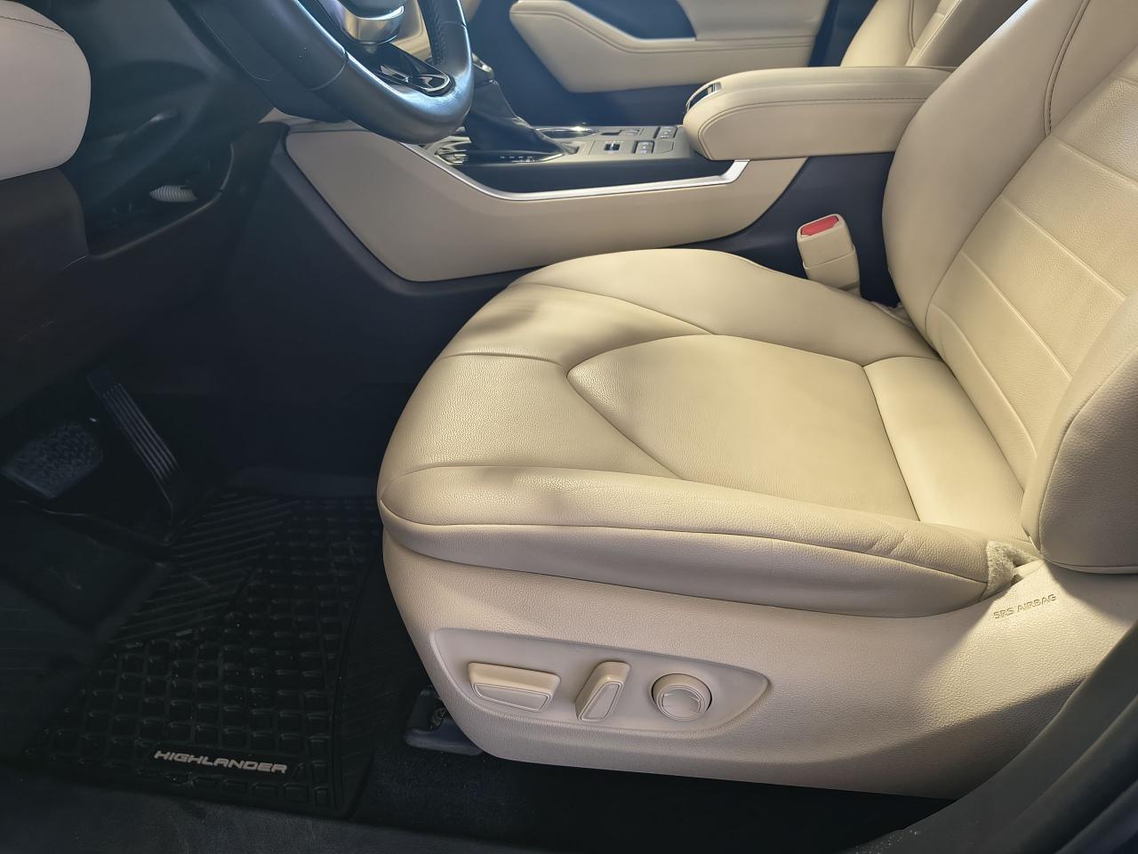 2021 Toyota Highlander XLE Photo0