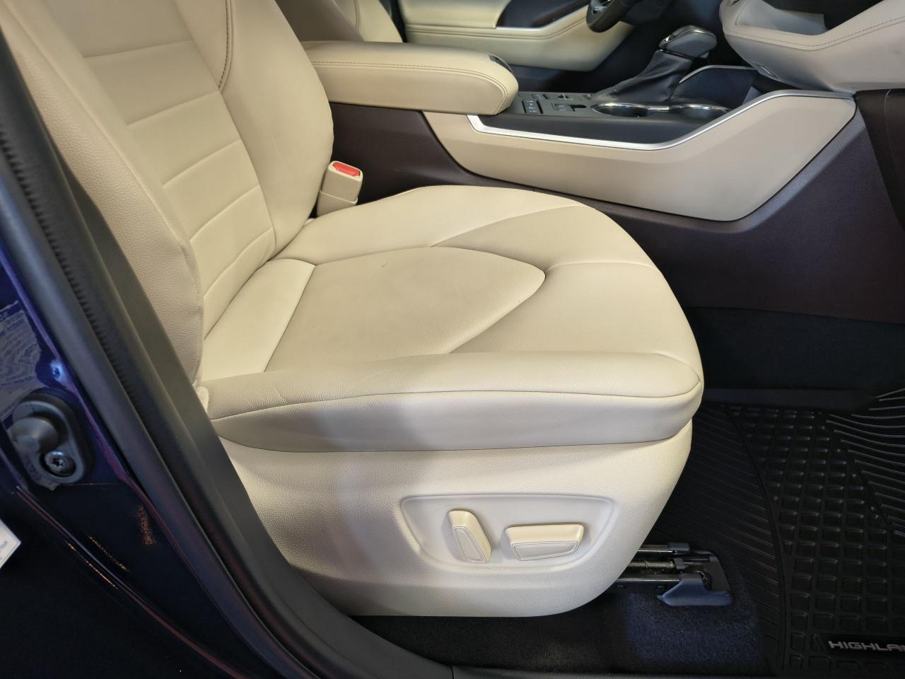 2021 Toyota Highlander XLE Photo0
