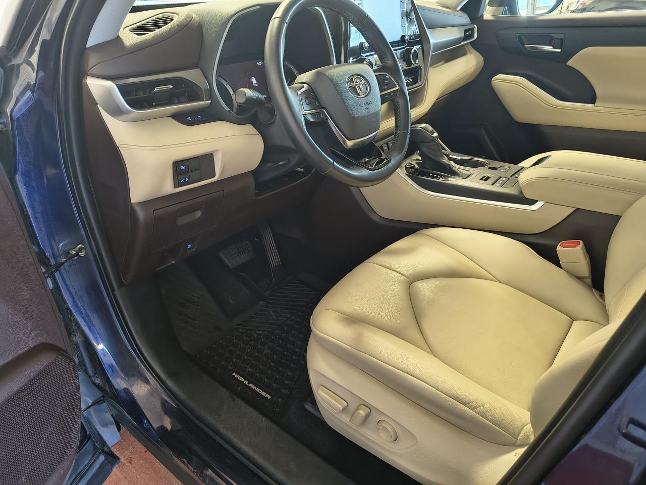 2021 Toyota Highlander XLE Photo0