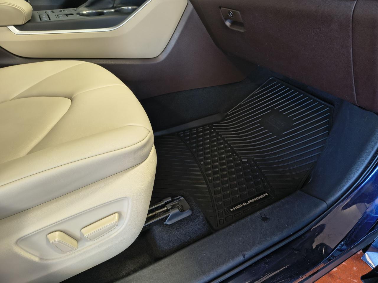 2021 Toyota Highlander XLE Photo0