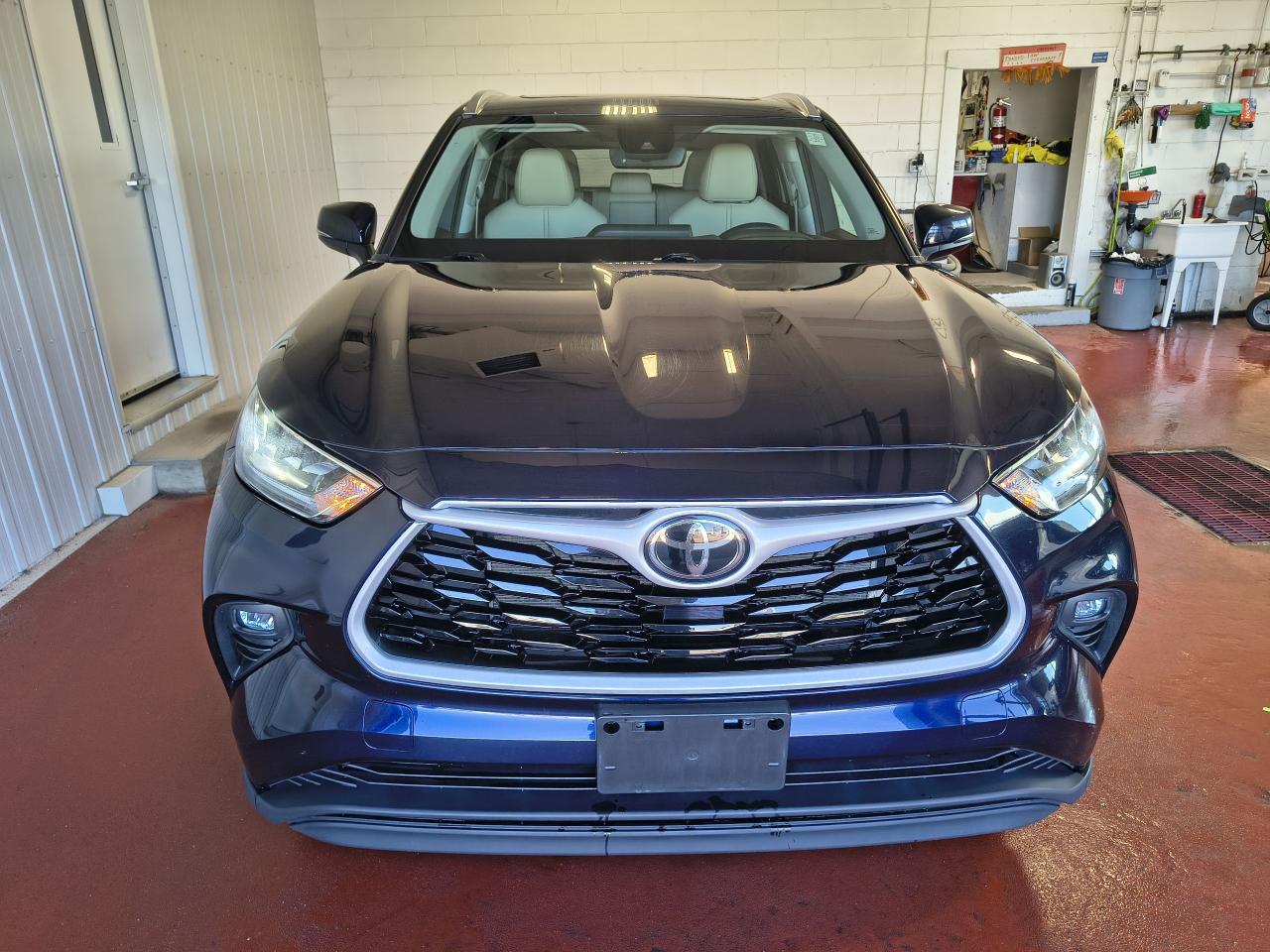 2021 Toyota Highlander XLE Photo0