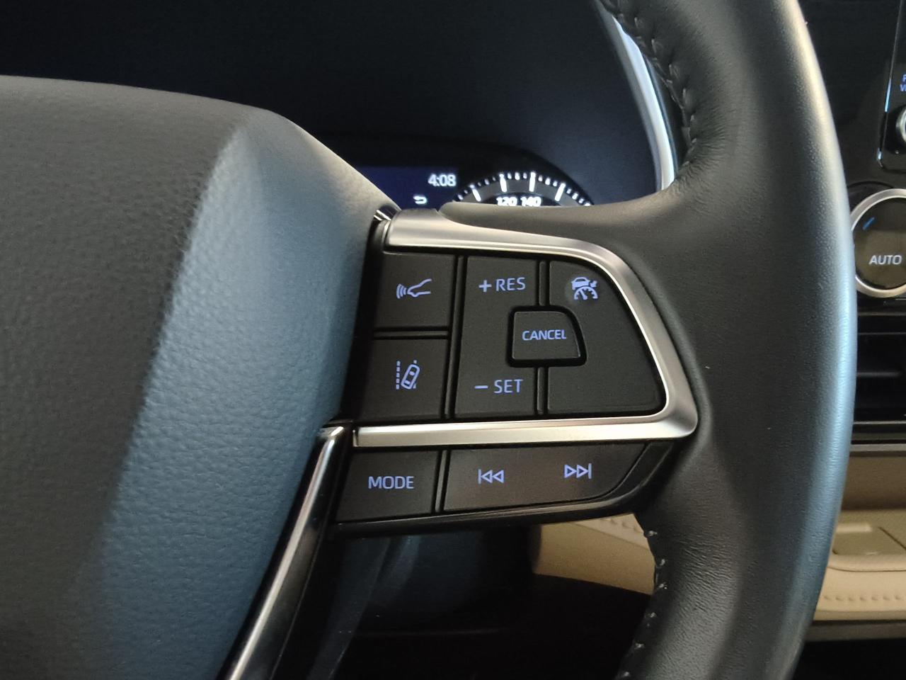2021 Toyota Highlander XLE Photo0