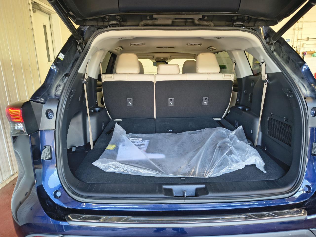 2021 Toyota Highlander XLE Photo0