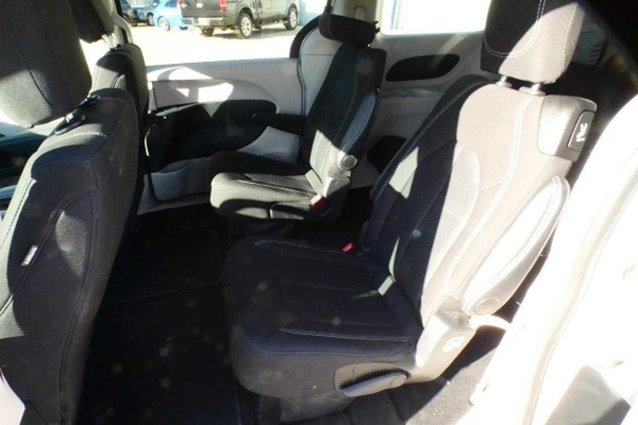 2024 Chrysler Grand Caravan SXT 2WD w/Htd cloth, NAV, BUC - Photo #10