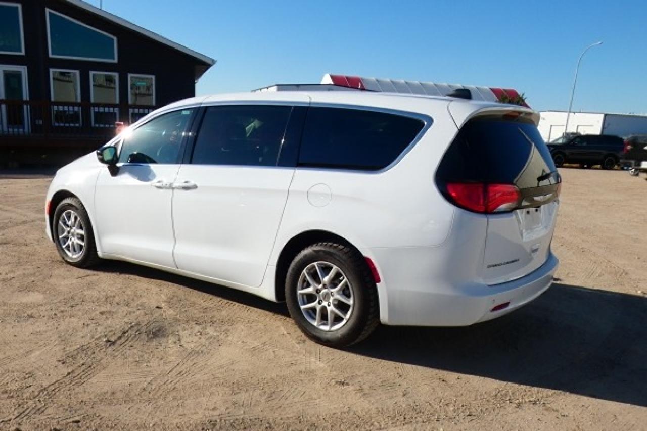 2024 Chrysler Grand Caravan SXT 2WD w/Htd cloth, NAV, BUC - Photo #8