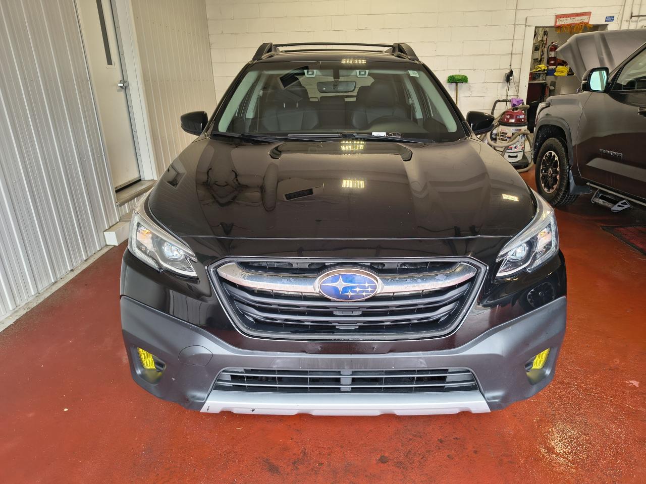 2022 Subaru Outback Limited XT Photo0