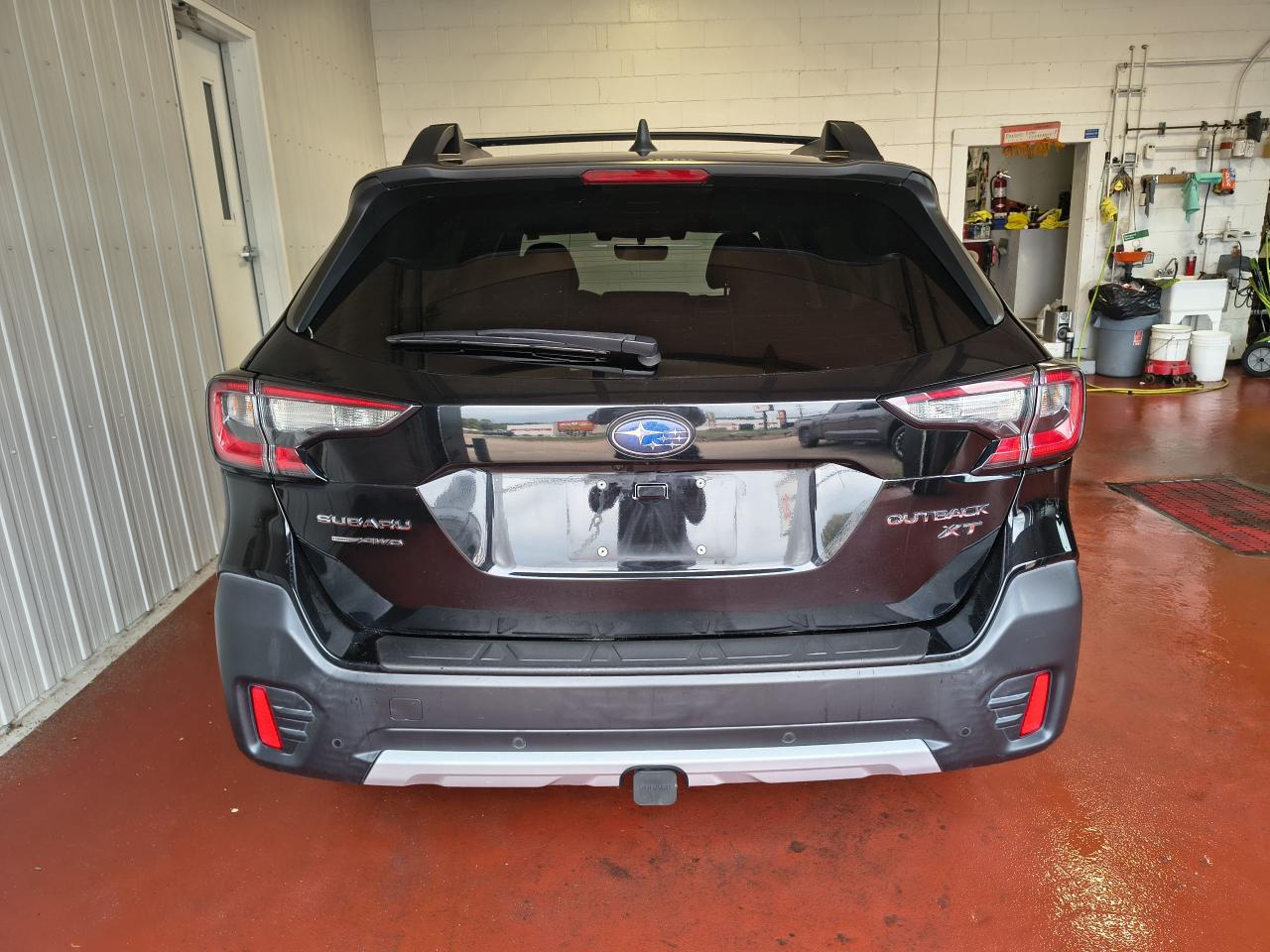 2022 Subaru Outback Limited XT Photo0