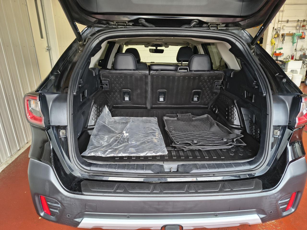 2022 Subaru Outback Limited XT Photo0