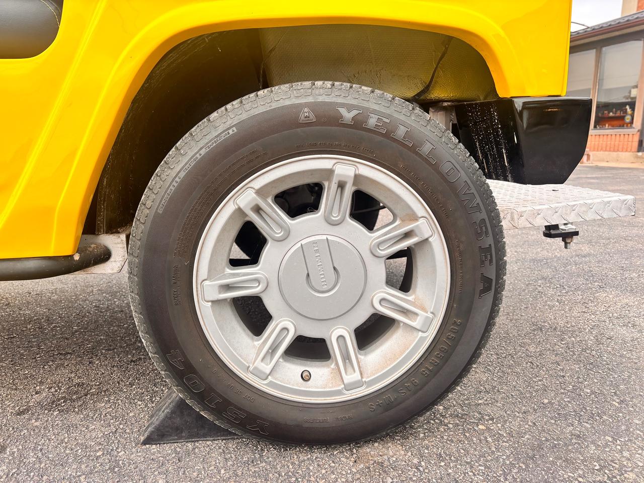 2007 Hummer H3 YELLOW, HUMMER GOLF CART! Photo