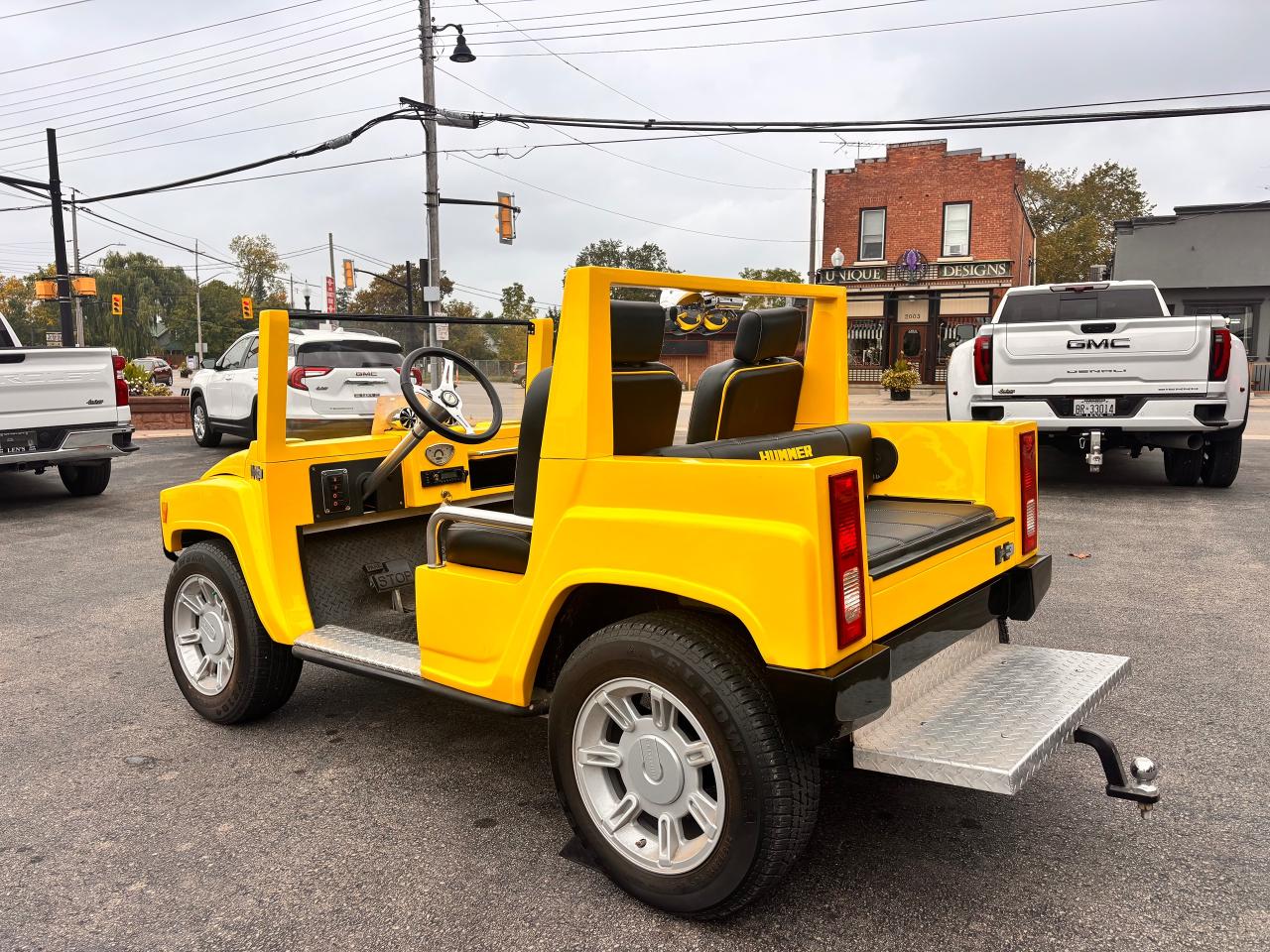 2007 Hummer H3 YELLOW, HUMMER GOLF CART! Photo