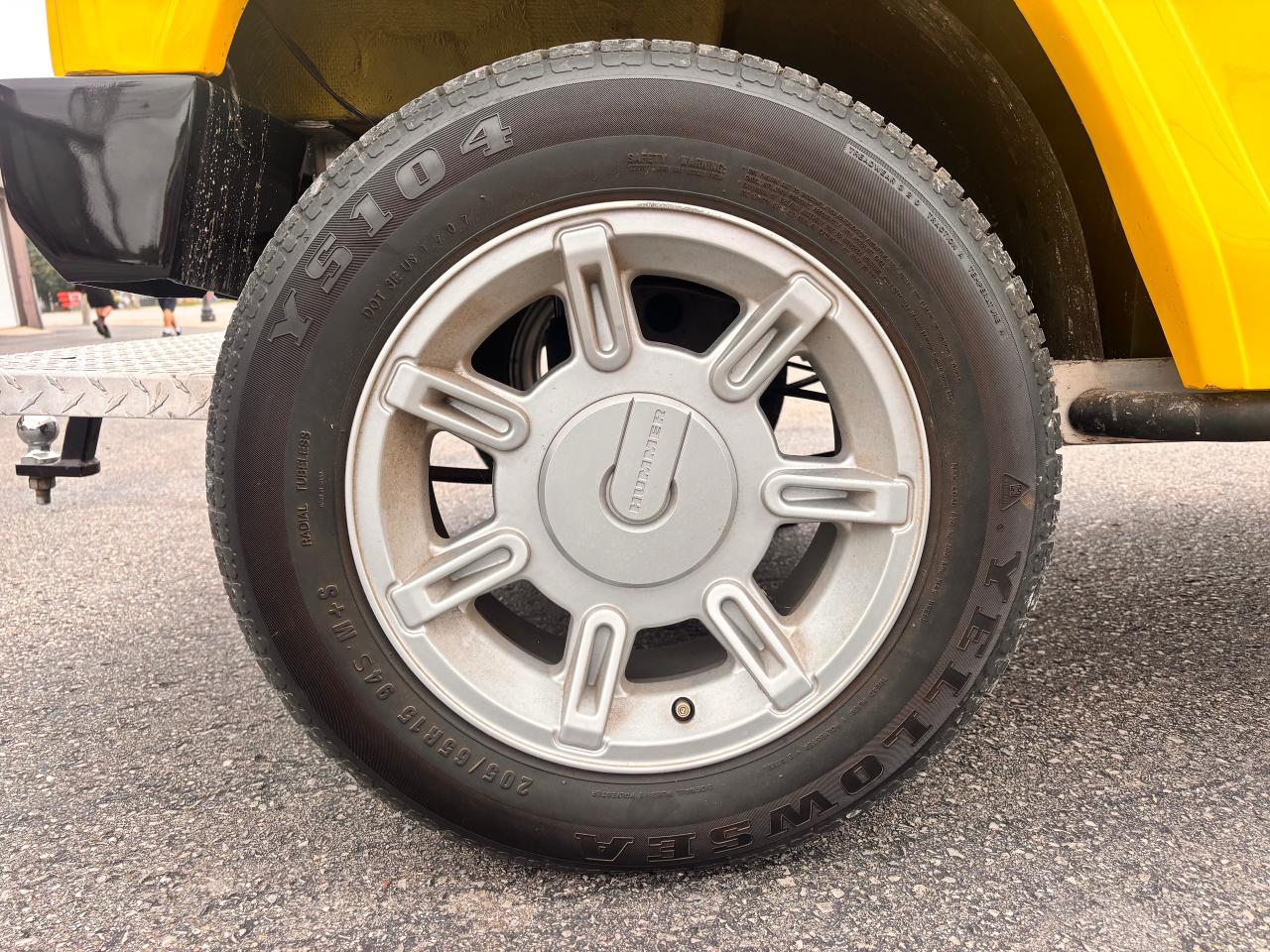 2007 Hummer H3 YELLOW, HUMMER GOLF CART! Photo