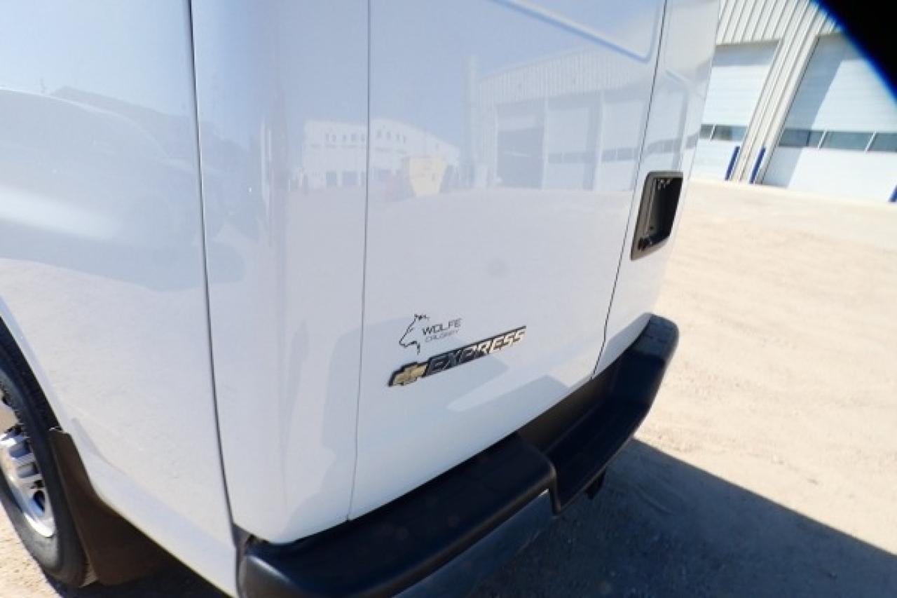 2023 Chevrolet Express 3500 CARGO VAN ext. w/cloth seats, Rear View Mirror BUC - Photo #26