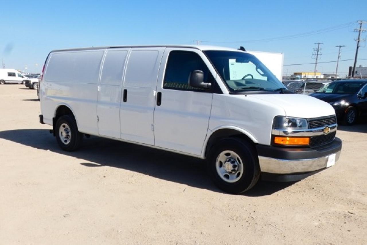 2023 Chevrolet Express 3500 CARGO VAN ext. w/cloth seats, Rear View Mirror BUC - Photo #4