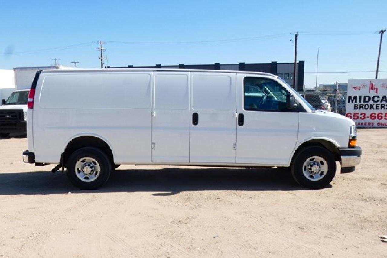 2023 Chevrolet Express 3500 CARGO VAN ext. w/cloth seats, Rear View Mirror BUC - Photo #5