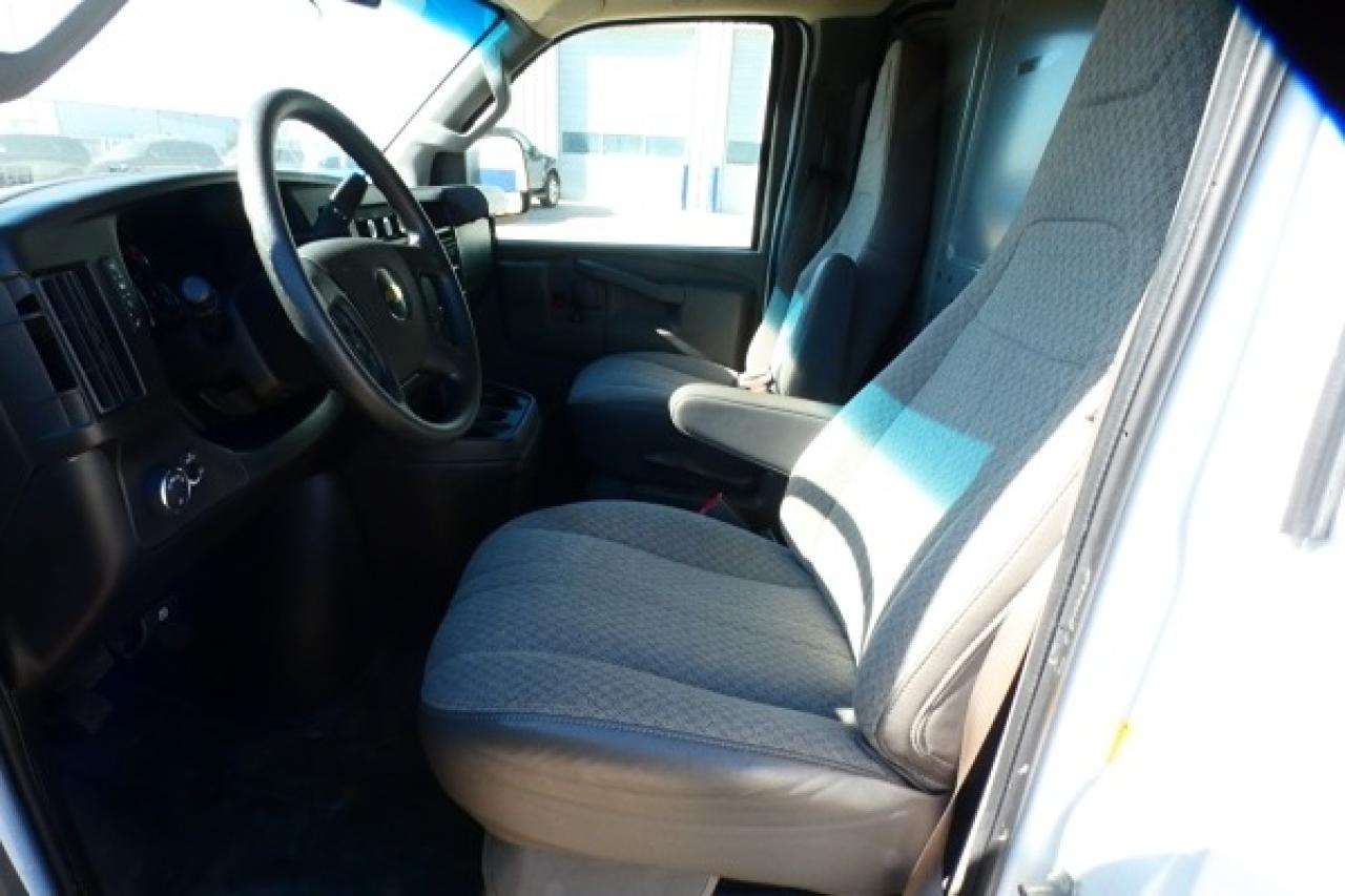 2023 Chevrolet Express 3500 CARGO VAN ext. w/cloth seats, Rear View Mirror BUC - Photo #11