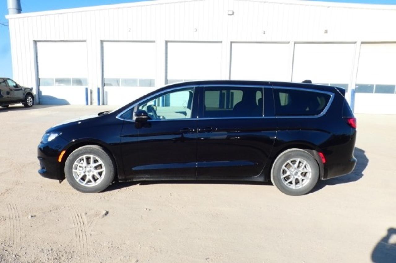 2024 Chrysler Grand Caravan SXT 2WD w/Htd cloth, NAV, BUC