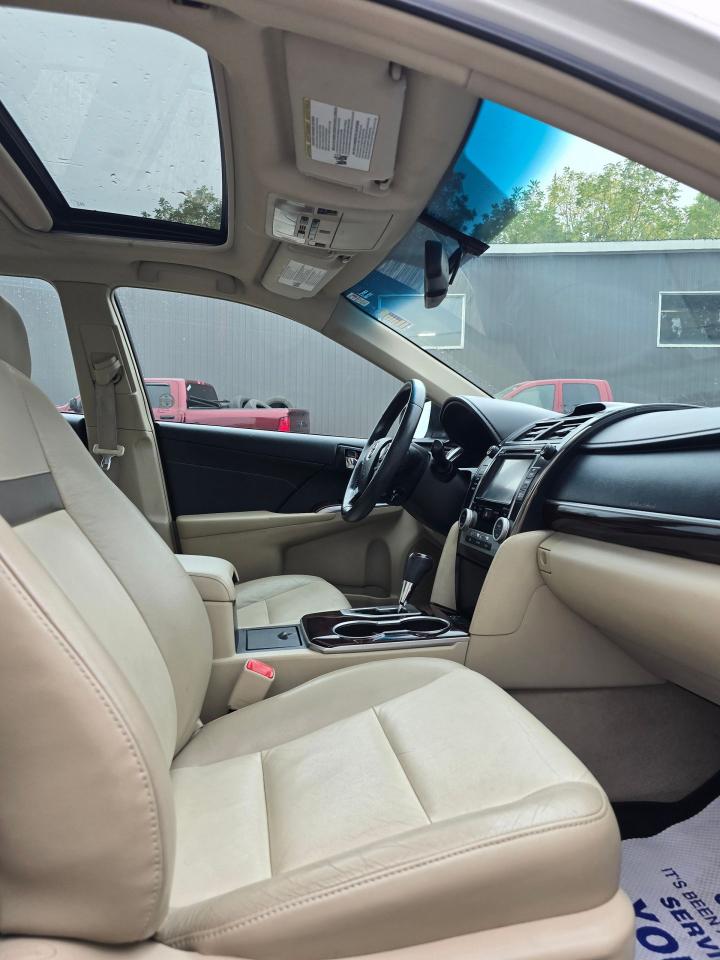 2014 Toyota Camry 4dr Sdn I4 Auto - Photo #6