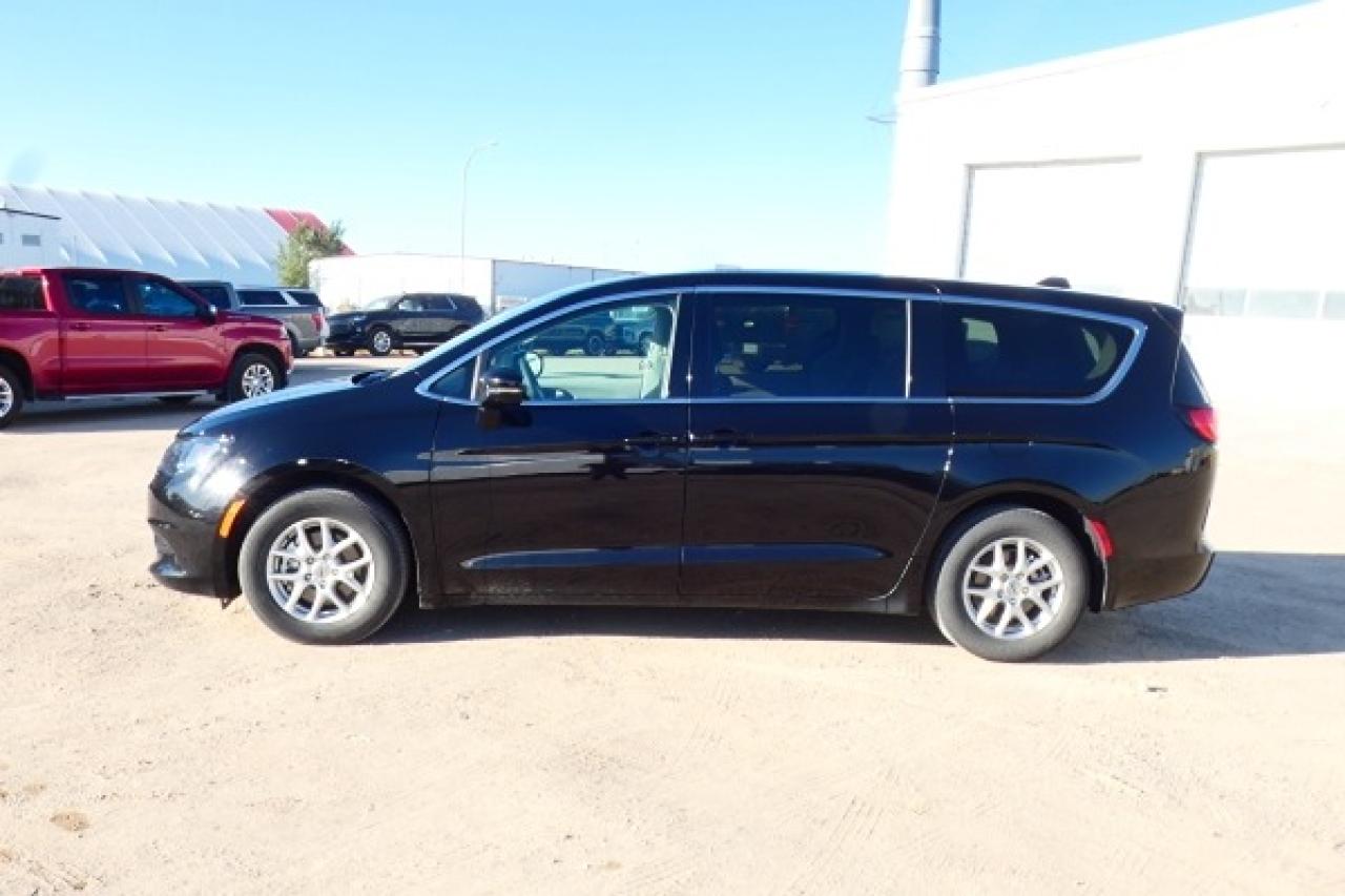 2024 Chrysler Grand Caravan SXT 2WD w/Htd cloth, NAV, BUC