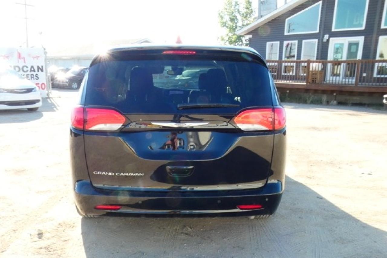 2024 Chrysler Grand Caravan SXT 2WD w/Htd cloth, NAV, BUC - Photo #7