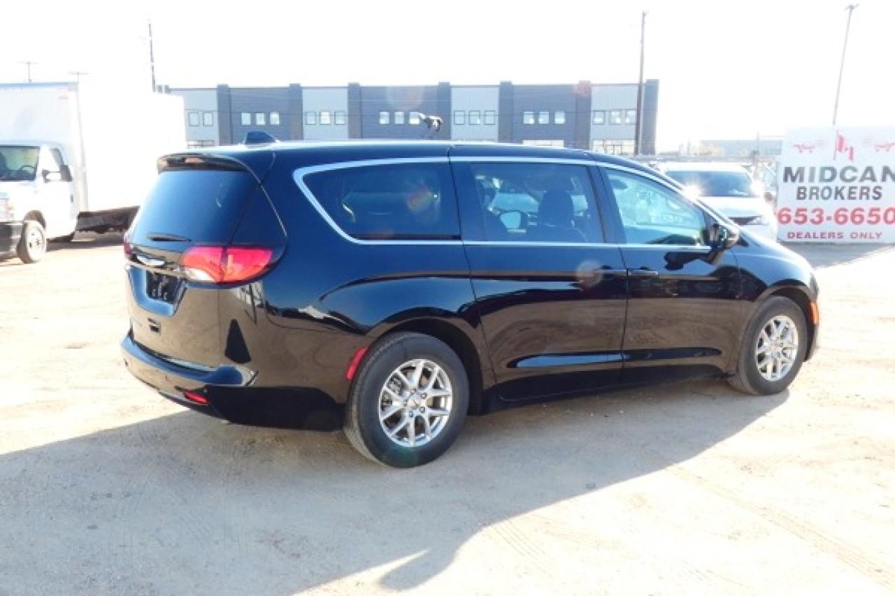 2024 Chrysler Grand Caravan SXT 2WD w/Htd cloth, NAV, BUC - Photo #6
