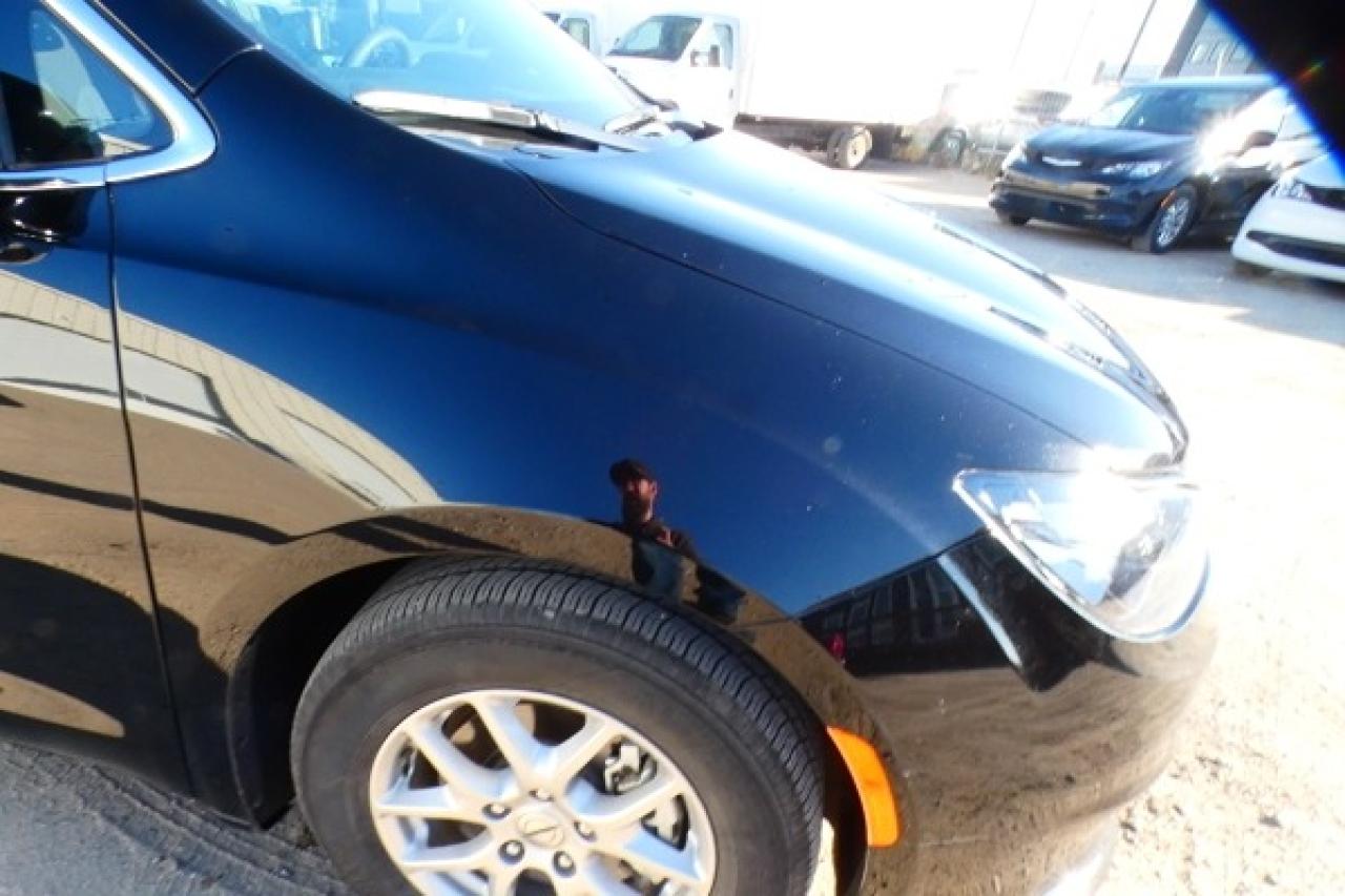 2024 Chrysler Grand Caravan SXT 2WD w/Htd cloth, NAV, BUC - Photo #40