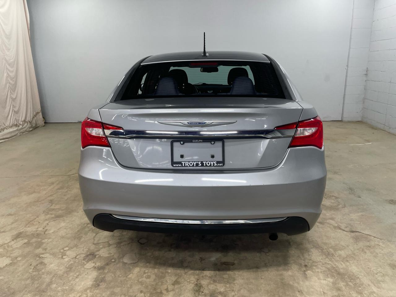 2014 Chrysler 200 4dr Sdn LX Photo24