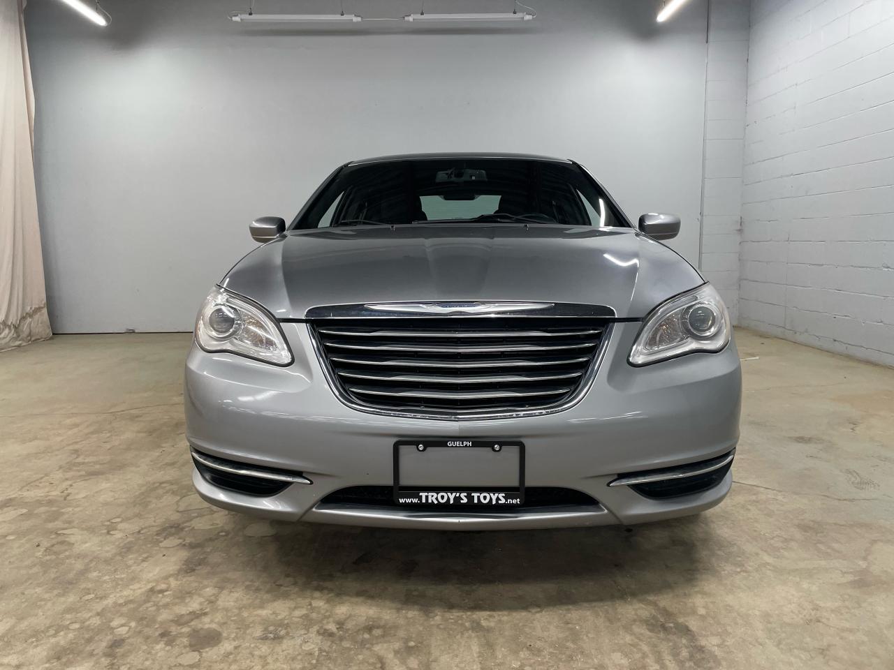2014 Chrysler 200 4dr Sdn LX Photo21