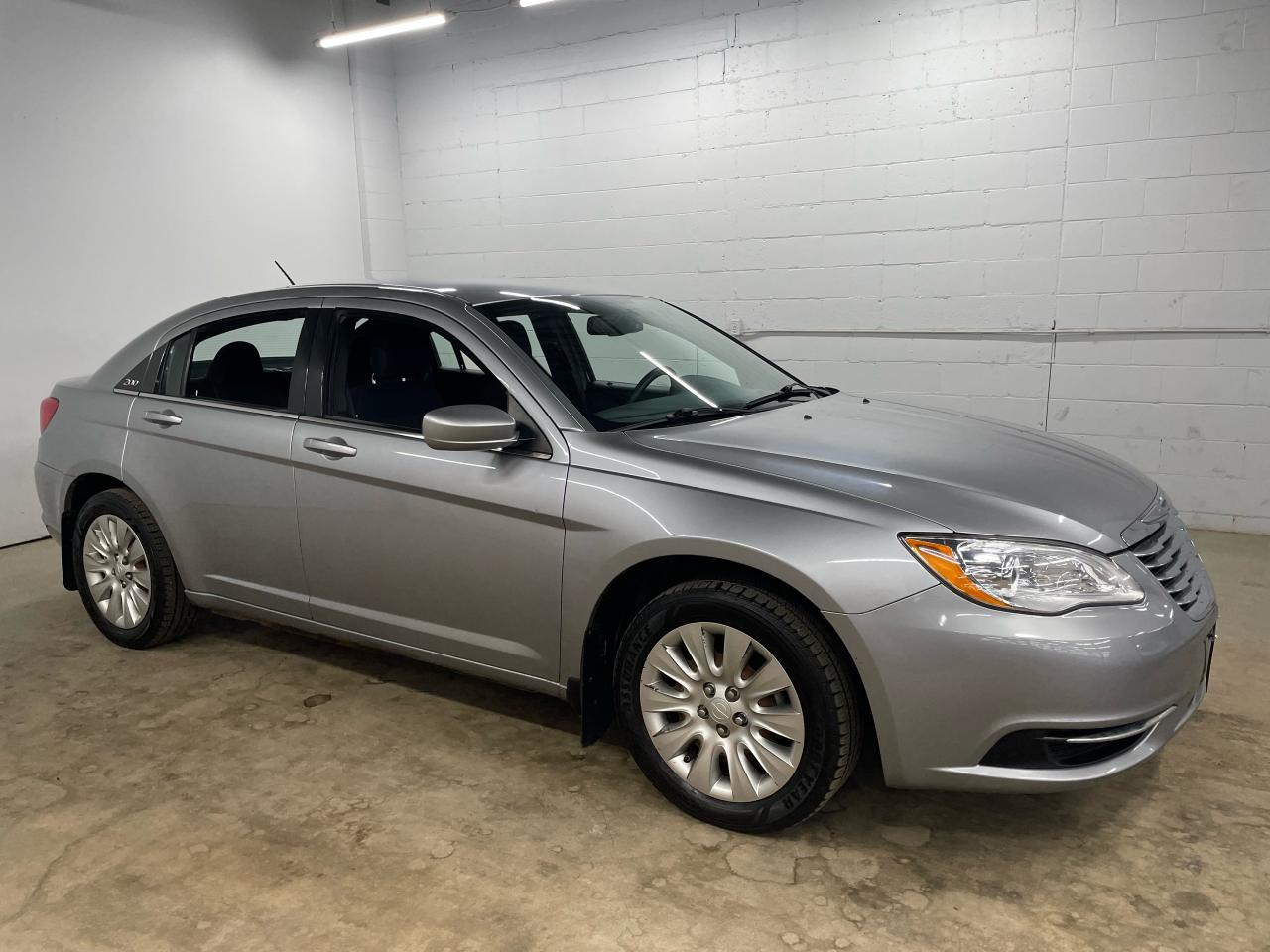 Used 2014 Chrysler 200 4dr Sdn LX for sale in Guelph, ON
