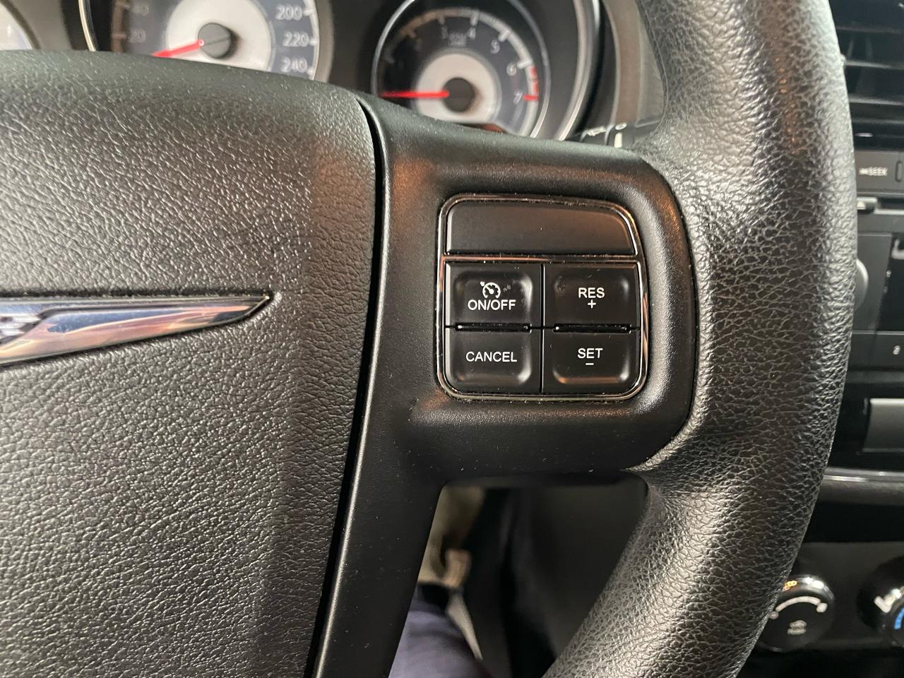 2014 Chrysler 200 4dr Sdn LX Photo14