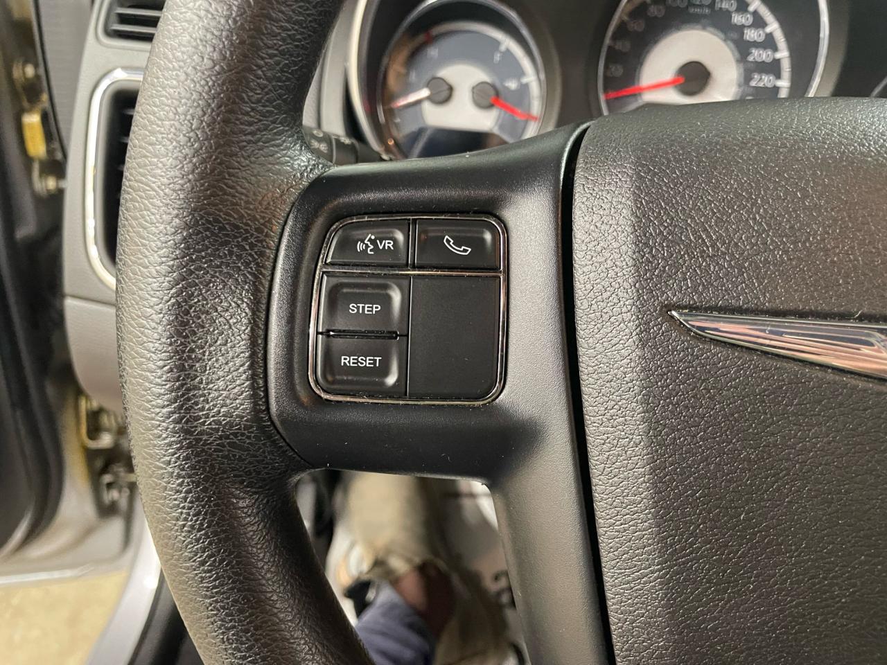 2014 Chrysler 200 4dr Sdn LX